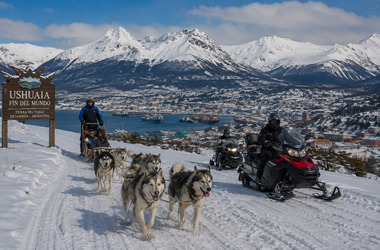 Huskies o motos de nieve: ¿qué excursión conviene más en Ushuaia?
